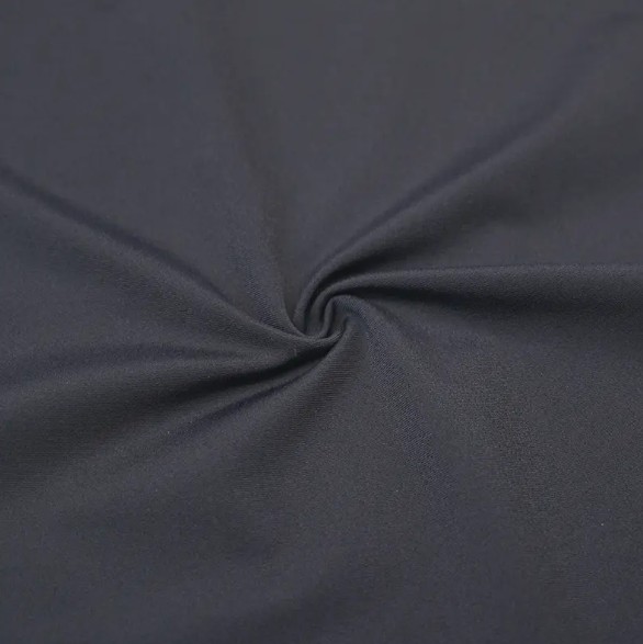 Por que o velo de spandex de poliéster reciclado mantém sua aparência e desempenho após várias lavagens?